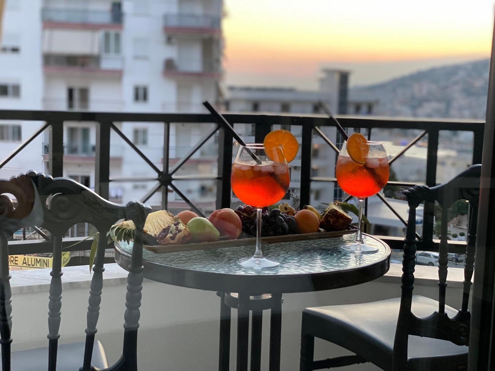 Privé City Hotel Sarandë Esterno foto