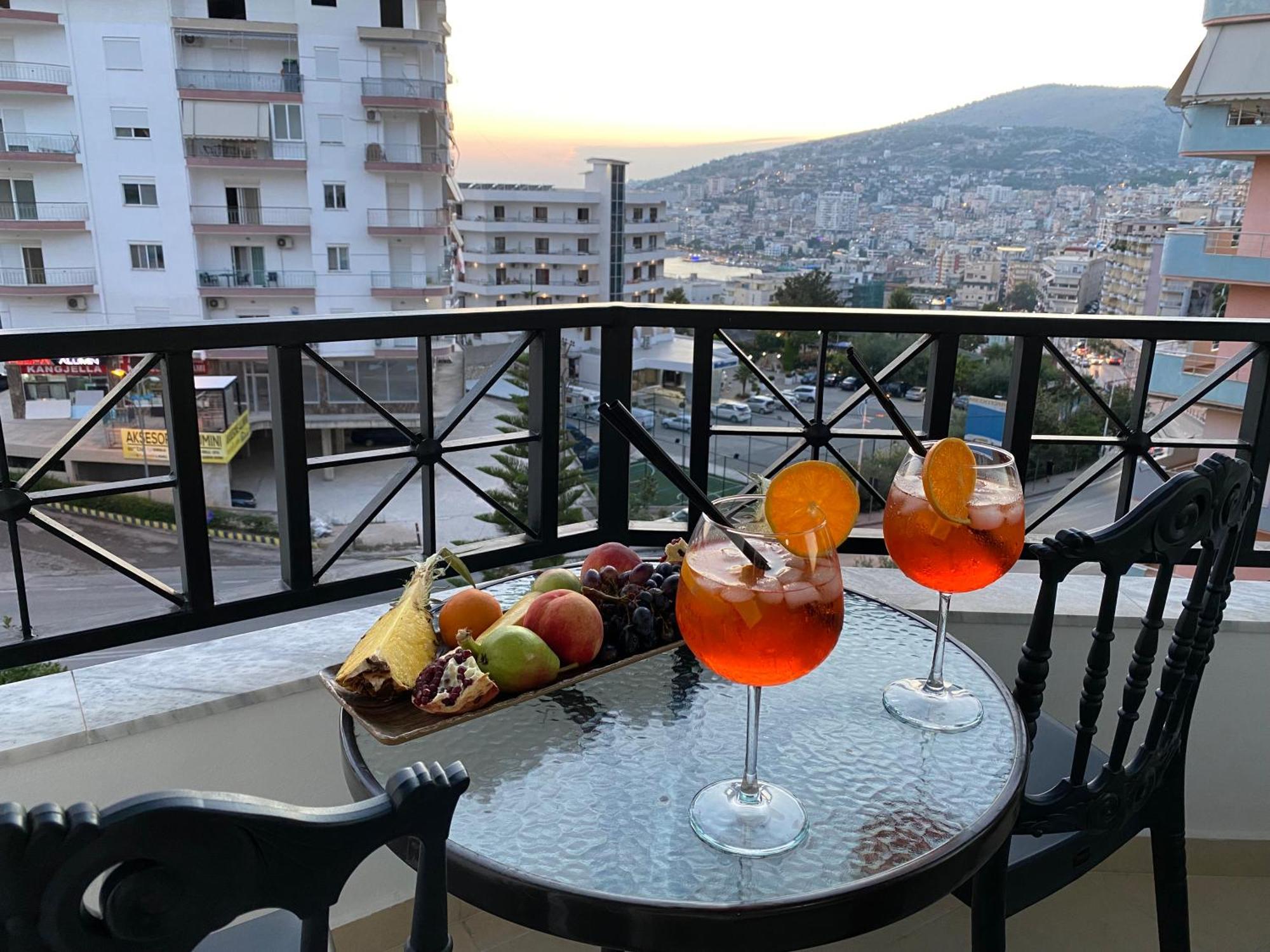 Privé City Hotel Sarandë Esterno foto